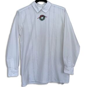 Vtg. Foxcroft Women's Tuxedo Shirt Embroidered Christmas Wreath six 6 M or S